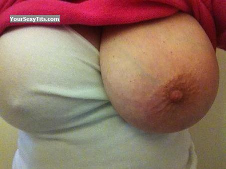 Tit Flash: Girlfriend's Very Big Tits (Selfie) - Ms. Night from United States